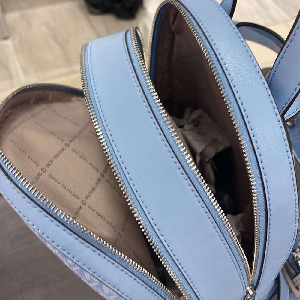 MICHAEL KORS Jaycee Medium Ombré Signature Logo Backpack
Light Sky
NWT - Picture 11 of 16